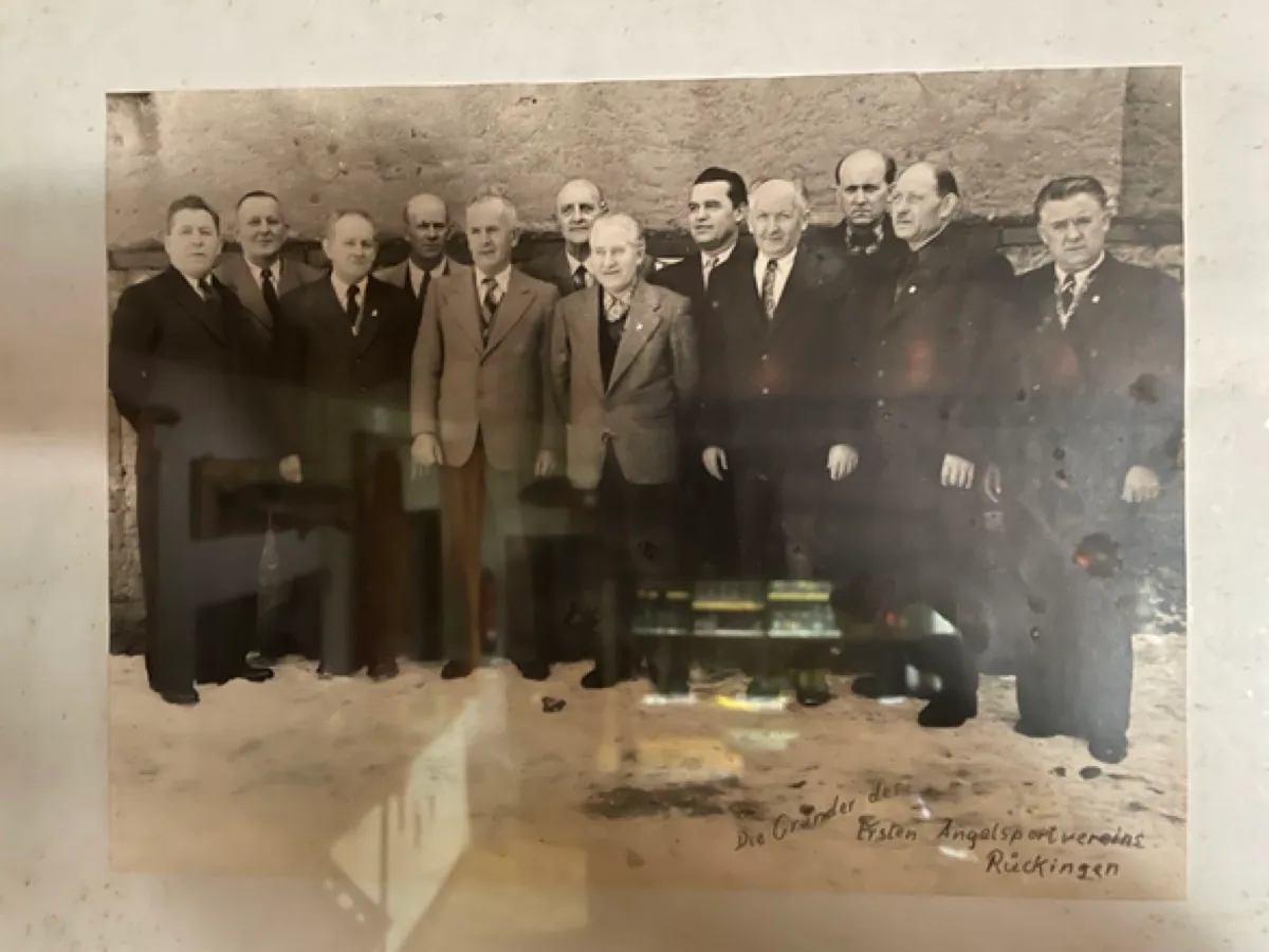 Historisches Foto der zwölf Gründungsmitglieder des 1. ASV Rückingen